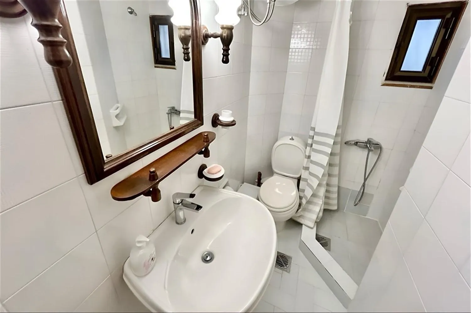 Nikolas Villa Hanioti 3 Bedrooms 14 Guests