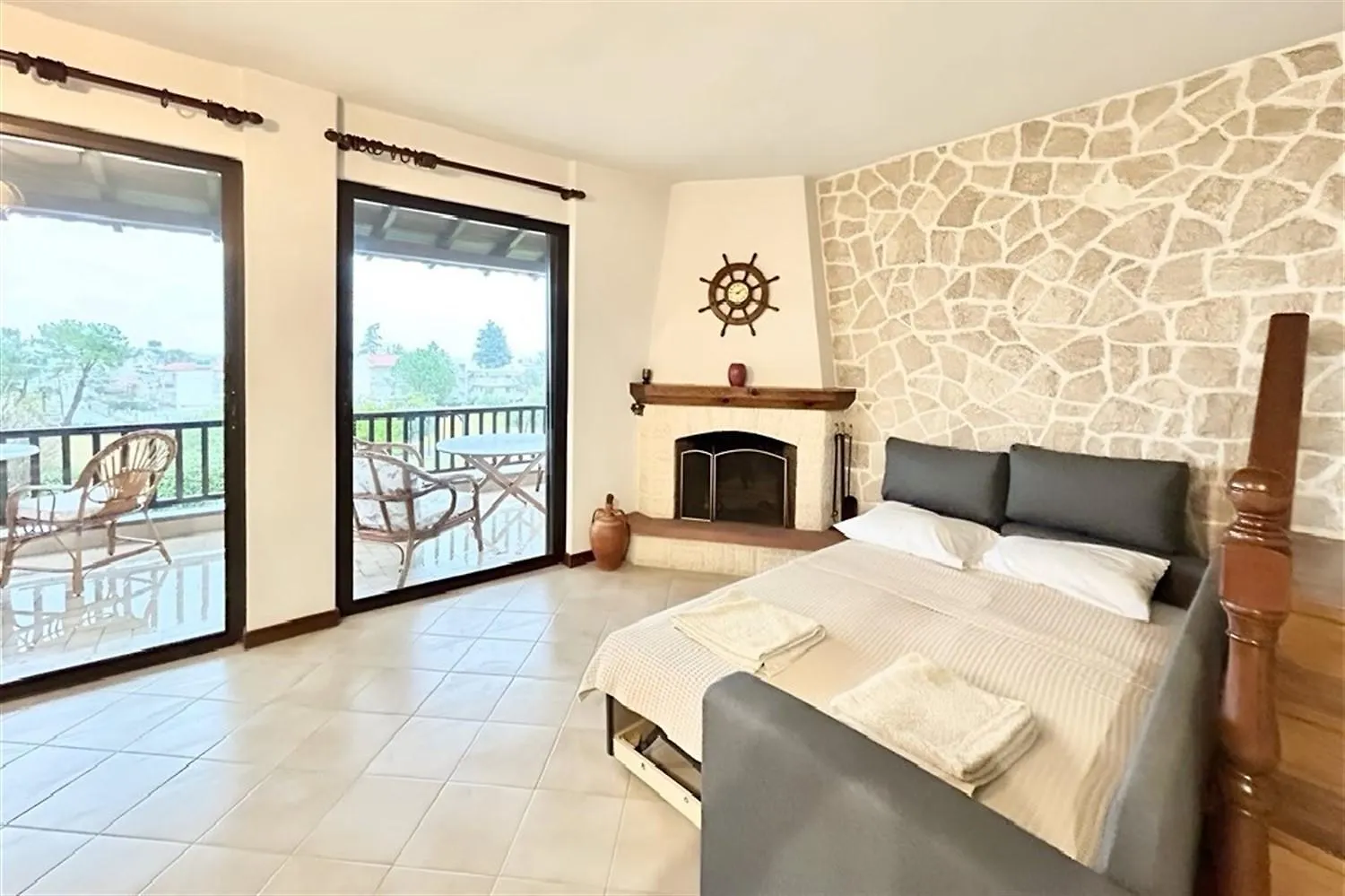 Nikolas Villa Hanioti 3 Bedrooms 14 Guests