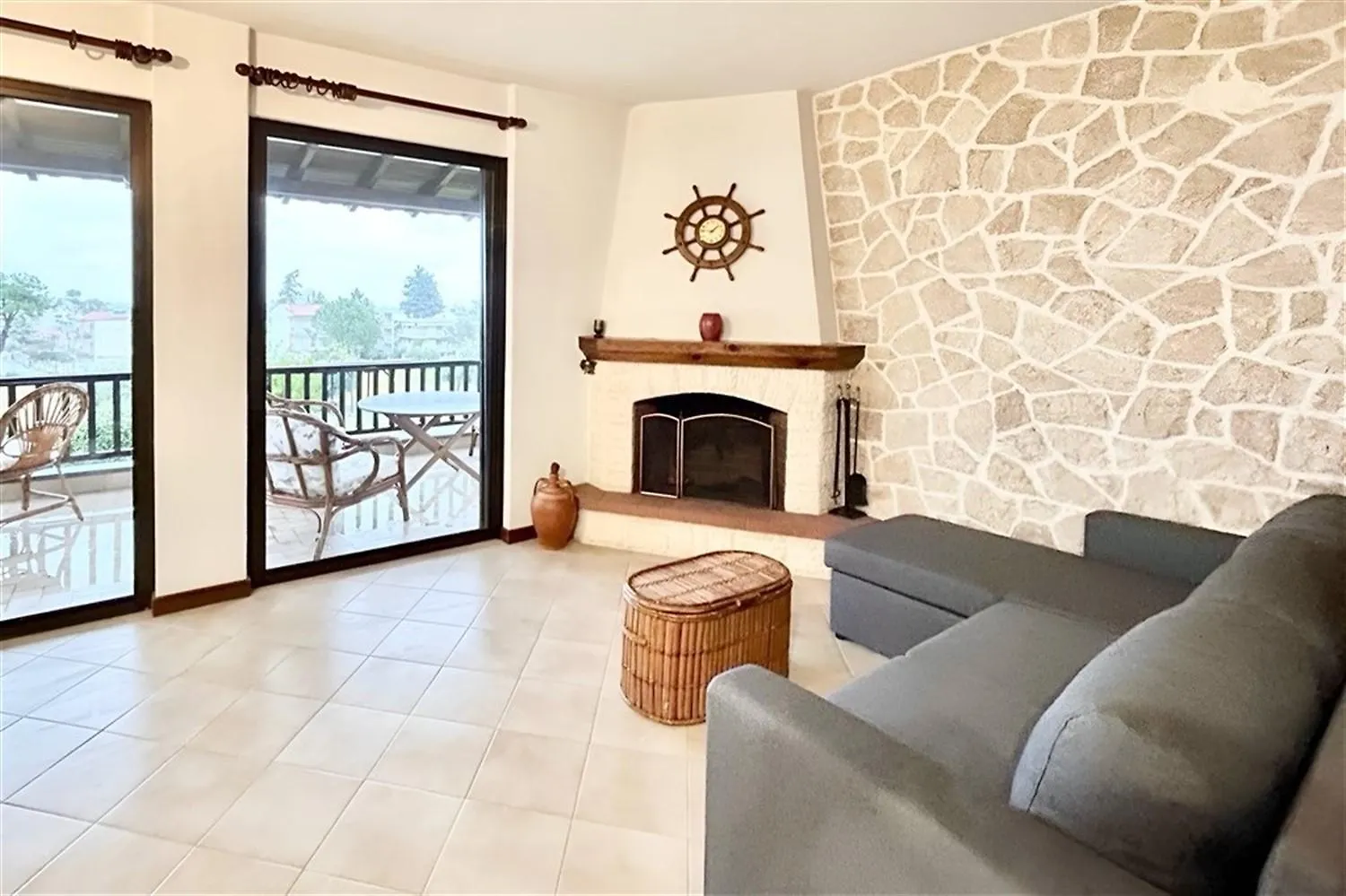 Nikolas Villa Hanioti 3 Bedrooms 14 Guests