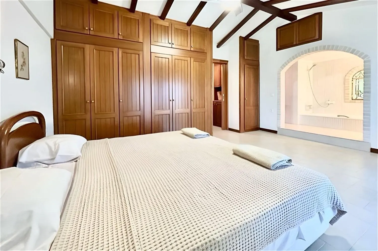 Nikolas Villa Hanioti 3 Bedrooms 14 Guests